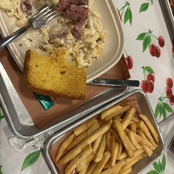 Canyons Barbeque - Tri Tip w/ Mac & Cheese Cornbread French Fries - Barbeque Near Me - Castro Valley, California