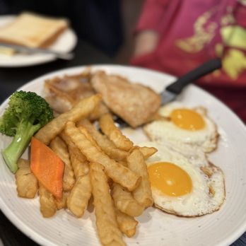 New Venus Hongkong Cafe - Pan fried pork chop with eggs and toast - Chinese Near Me - Newark, California New Venus Hongkong Cafe - Pan fried pork chop with eggs and toast - Chinese Near Me - Newark, California