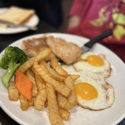 New Venus Hongkong Cafe - Pan fried pork chop with eggs and toast