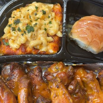 Streeters Acclaimed Kitchen - Sweet and tangy wings, Mac and cheese with a honey roll. - Chicken Wings Near Me - Jacksonville, Florida Streeters Acclaimed Kitchen - Sweet and tangy wings, Mac and cheese with a honey roll. - Chicken Wings Near Me - Jacksonville, Florida