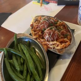 Kids Pasta with meatballs, and green beans