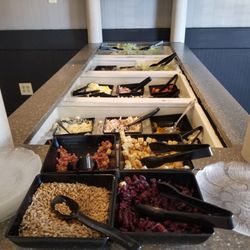 JJ Winns Restaurant & Lounge - Salad bar