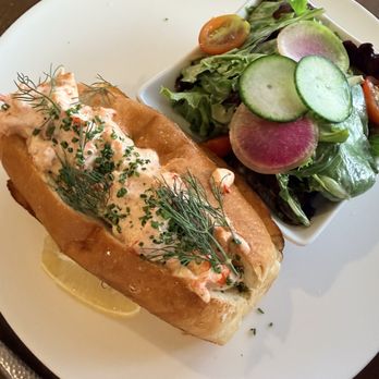 100 Sails Restaurant & Bar - Lobster Roll - Buffets Near Me - Honolulu, Hawaii