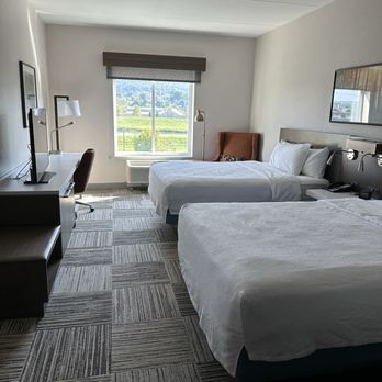 Hilton Garden Inn Corning Downtown - Bedroom - Hotels Near Me - Corning, New York