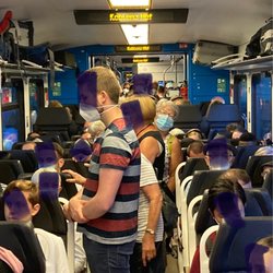Bahnhof Römisches Theater - Stehplatz, viele nutzen das 9€-Ticket