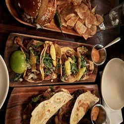 Mosto - Hamburguesa, Taco Al Pastor, Gringa Al Pastor