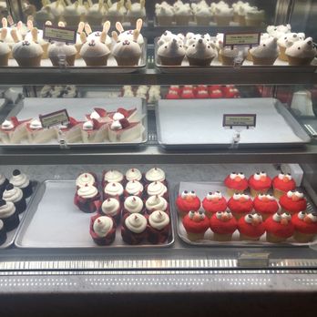 Honu Bakery - Everything looks really cute but it didn't taste as good as it looked! - Bakeries Near Me - Honolulu, Hawaii