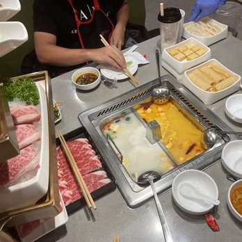 Haidilao Hotpot Flushing - Hot Pot Near Me - Flushing, New York