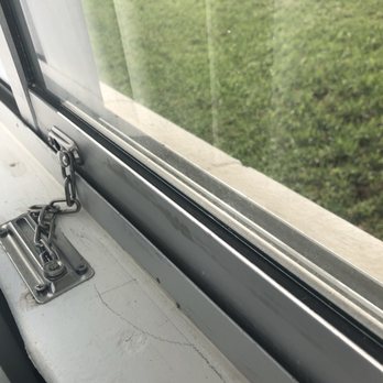Glendale Express Hotel - Chain lock on window - Hotels Near Me - Glendale, California