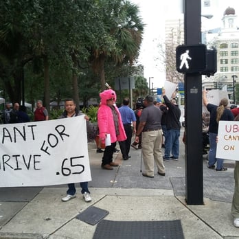 Uber - Uber drivers protesting against reduced seasonal rates in downtown Tampa at Lykes Gaslight Park. - Taxis Near Me Uber - Uber drivers protesting against reduced seasonal rates in downtown Tampa at Lykes Gaslight Park. - Taxis Near Me