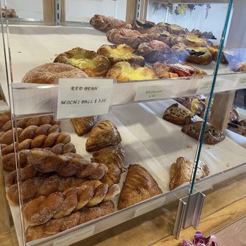 Amor Cafe & Pastry - Bakeries Near Me - Centreville, Virginia
