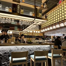 Genki Izakaya - Nice bar right in the middle