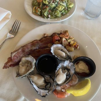 Salty's on Alki - Seafood Near Me - Seattle, Washington