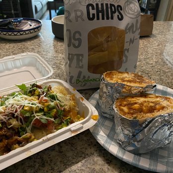Bubbakoo's Burritos - NASHVILLE HOT CHICKEN BURRITO, THE CHIWAWA, CHIPS - New Mexican Cuisine Near Me - Lake Mary, Florida