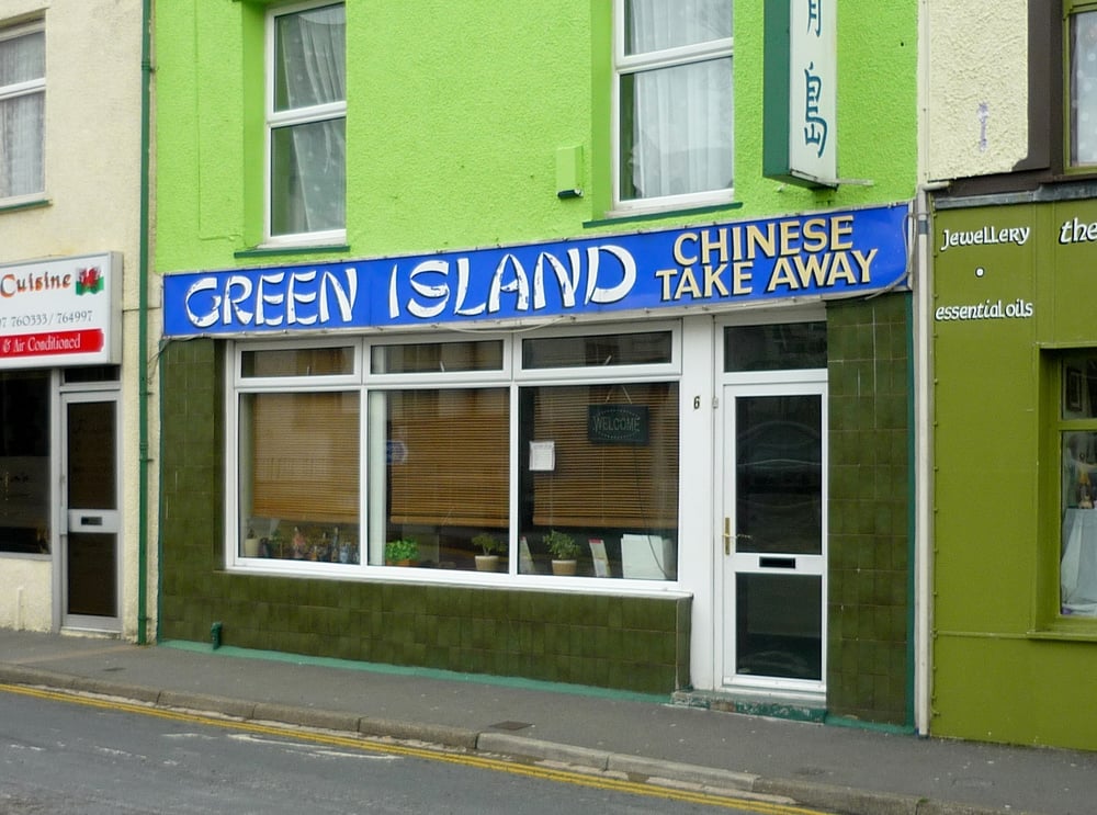 GREEN ISLAND Updated March 2024 6 Newry Street, Holyhead, Isle of
