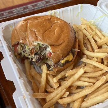D’Boathaus - Smash burgers - New American Near Me - Hewitt, New Jersey