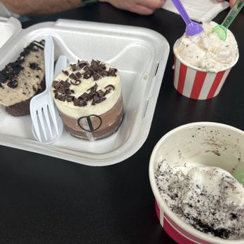 Gelato Cafe - Oreo cheesecake, cannoli gelato, cookies and cream gelato - Ice Cream & Frozen Yogurt Near Me - Clearwater, Florida Gelato Cafe - Oreo cheesecake, cannoli gelato, cookies and cream gelato - Ice Cream & Frozen Yogurt Near Me - Clearwater, Florida
