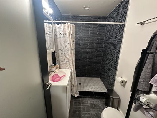 Hollywood Off Vine (Hov) by null