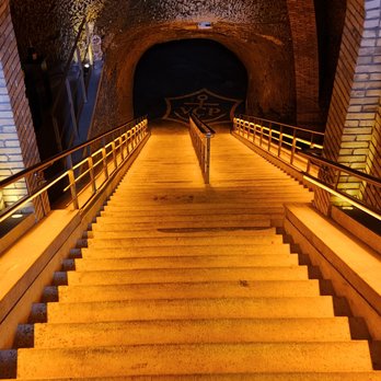 Veuve Clicquot - Entrance to the crayeurs - Beer, Wine & Spirits Near Me - Reims, 51
