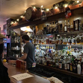 Arnolds Bar & Grill - Pubs Near Me - Cincinnati, Ohio