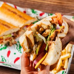 BarraCruda TexMex & Mariscos - Tortas - Mexican Burger