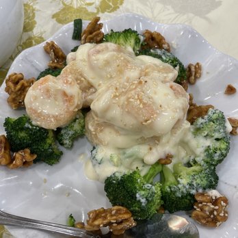Golden Wonton King - Shrimp with mayonnaise and walnut - Cantonese Near Me - Flushing, New York