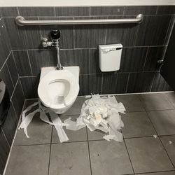 Marshalls - Dirty bathroom