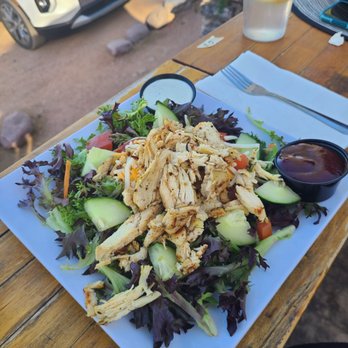 That Brewery & Pub - Salad with pulled chicken - Pubs Near Me - Pine, Arizona That Brewery & Pub - Salad with pulled chicken - Pubs Near Me - Pine, Arizona