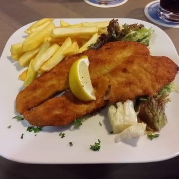 Zur Eisenbahn - Zanderfilet mit Pommes, das heutige Tagesgericht. Aber eigentlich mit Kartoffelsalat. - German Near Me - Großostheim, BY