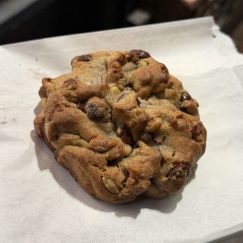 L'moon Creamery - Pasadena - Walnut chocolate chip cookie - Ice Cream & Frozen Yogurt Near Me - Pasadena, California L'moon Creamery - Pasadena - Walnut chocolate chip cookie - Ice Cream & Frozen Yogurt Near Me - Pasadena, California