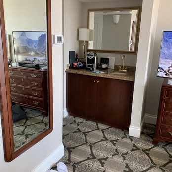 Magnolia Hotel & Spa - Love the mini fridge and wet bar! - Hotels Near Me - Victoria, British Columbia Magnolia Hotel & Spa - Love the mini fridge and wet bar! - Hotels Near Me - Victoria, British Columbia