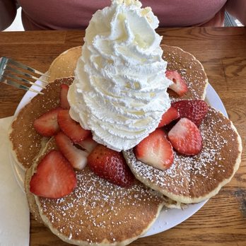 Eggs 'n Things - Strawberry Whipped Cream Pancakes - Breakfast & Brunch Near Me - Honolulu, Hawaii Eggs 'n Things - Strawberry Whipped Cream Pancakes - Breakfast & Brunch Near Me - Honolulu, Hawaii