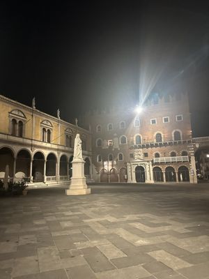 Piazza dei Signori by null