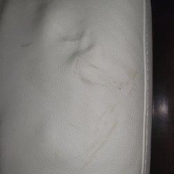 Mobilia - Greasy oil on the leather seats and indentations in the Leather grain