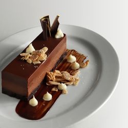 Ocean Prime - Chocolate Torte photography by @damoneats