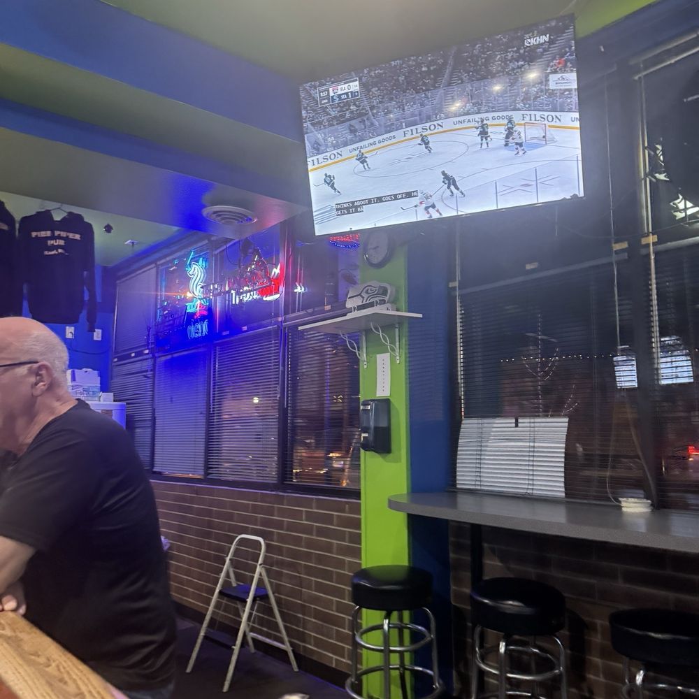 Pied Piper Tavern - Small flat screen sports! - Dive Bars Near Me - Kent, Washington Pied Piper Tavern - Small flat screen sports! - Dive Bars Near Me - Kent, Washington