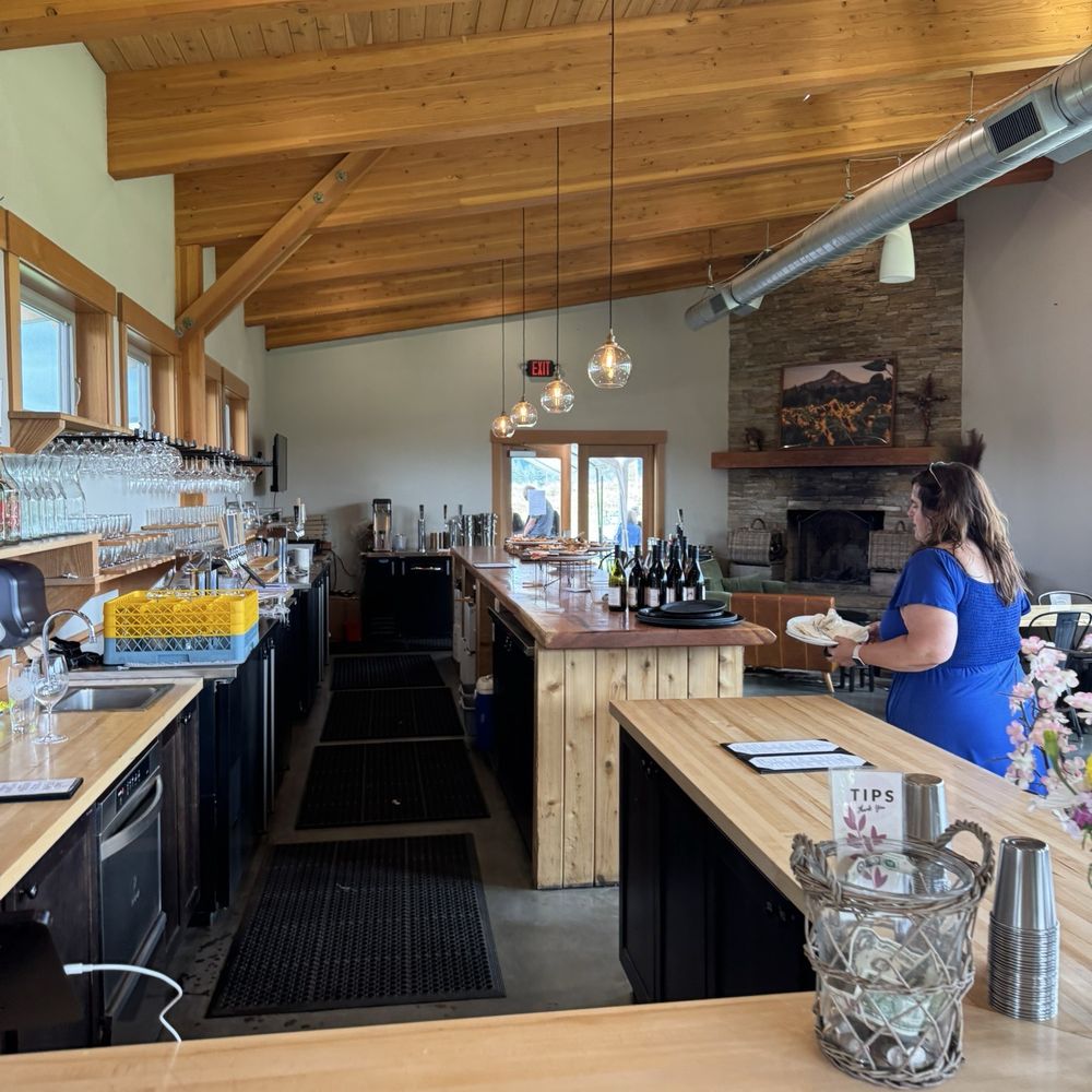Grateful Vineyard - Inside dining area - Wine Tasting Room Near Me - Mount Hood, Oregon Grateful Vineyard - Inside dining area - Wine Tasting Room Near Me - Mount Hood, Oregon