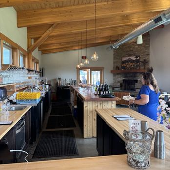 Grateful Vineyard - Inside dining area - Wine Tasting Room Near Me - Mount Hood, Oregon