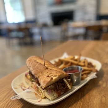 Salt Traders Zilker - Nashville Hot Oyster Po' Boy - Seafood Near Me - Austin, Texas Salt Traders Zilker - Nashville Hot Oyster Po' Boy - Seafood Near Me - Austin, Texas