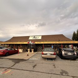 Max's of Burlingame - View from the lot!