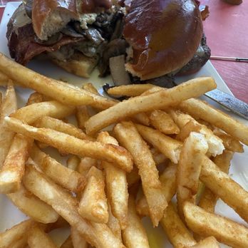 The Uptown on Main - Bison burger - New American Near Me - Frisco, Colorado