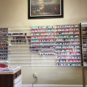 Hollywood Nails - A good selection of colors - Nail Salons Near Me - Springfield, Missouri
