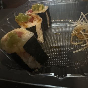 Catch Me Sushi - POORLY ROLLED SUSHI WITH MUSSHY RICE and cheap nori paper. Nasty tasting!!!! - Sushi Bars Near Me - Canoga Park, California