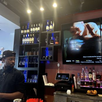 Grooves Kitchen And Daiquiris - Bar area - Breakfast & Brunch Near Me - Delray Beach, Florida