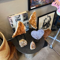 müsh - Geodes on stands.