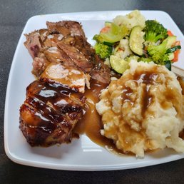 Combo 2 roast beef, bbq pork veg, mashed potatoes with gravy Combo 2 roast beef, bbq pork veg, mashed potatoes with gravy