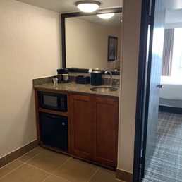 A spot to prepare your drinks and snacks. A spot to prepare your drinks and snacks.