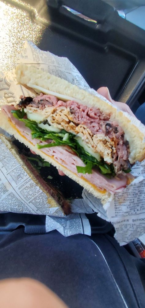 Roundabout Deli Logo