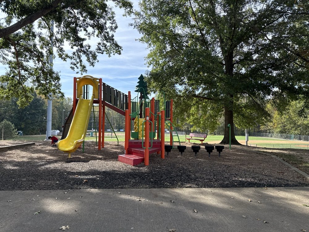 ANDREW LEITCH PARK Updated April 2026 27 Photos 5301 Dale Blvd