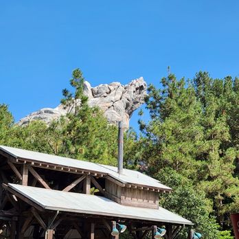 Grizzly River Run - Grizzly Peak - Amusement Parks Near Me - Anaheim, California Grizzly River Run - Grizzly Peak - Amusement Parks Near Me - Anaheim, California
